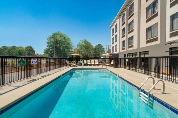 La Quinta by Wyndham Raleigh Downtown North image 11