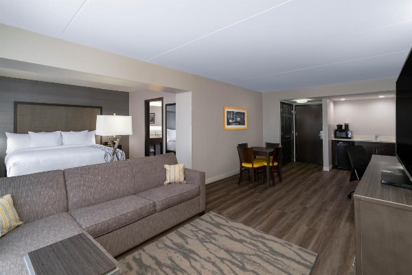 La Quinta by Wyndham Raleigh Downtown North image 3
