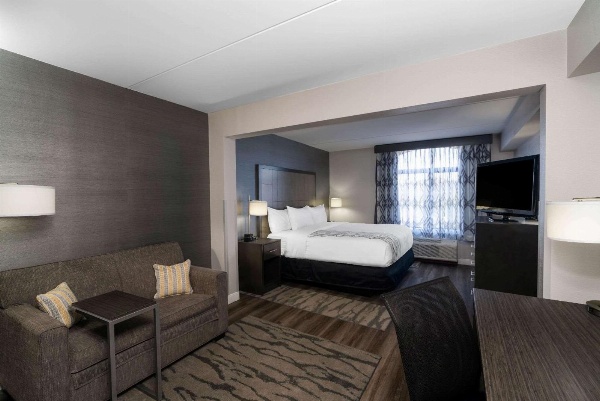 La Quinta by Wyndham Raleigh Downtown North image 5