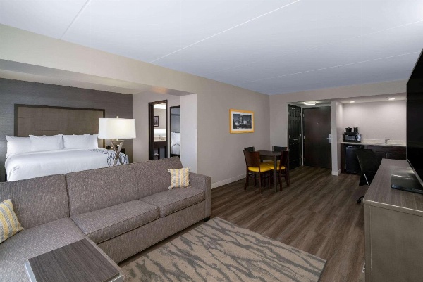 La Quinta by Wyndham Raleigh Downtown North image 7