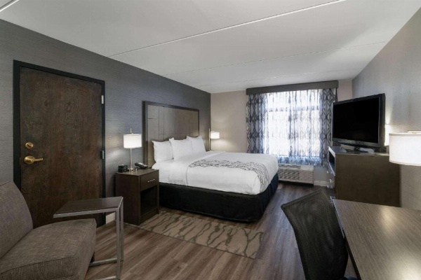 La Quinta by Wyndham Raleigh Downtown North image 9